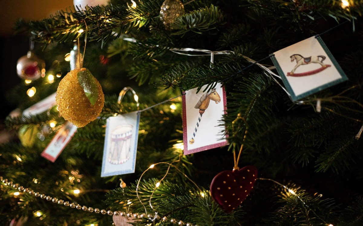 Feestelijke verlichtingsdecoraties voor een stralende kerstsfeer